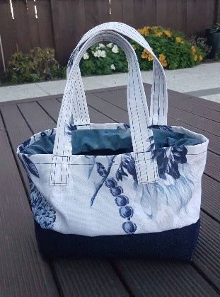 Project bag for knitting, crochet and other crafts