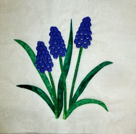 applique grape hyacinth flower block pattern. 1 of more than 55 flower blocks by Ruth Blanchet