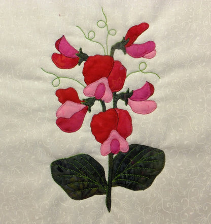 applique sweetpea flower block pattern. 1 of more than 55 flower blocks by Ruth Blanchet